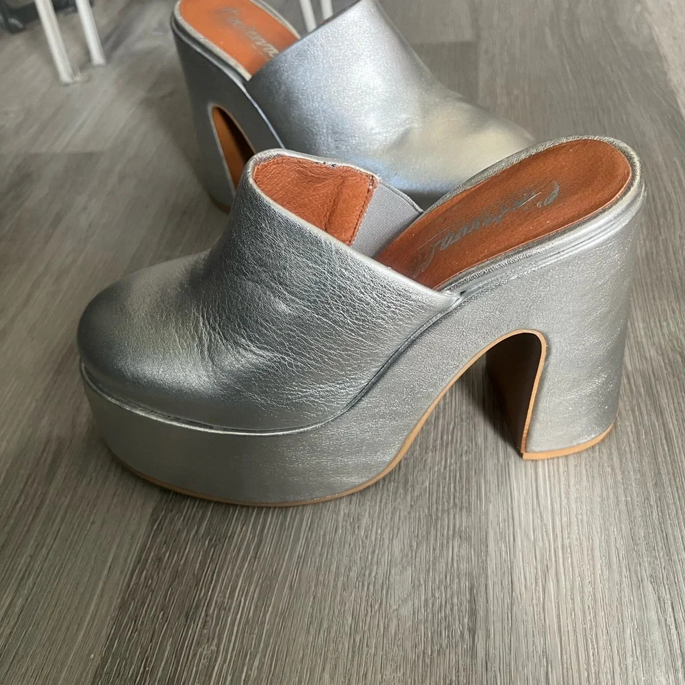 L'INTERVALLE Metallic Leather Platform Mules - Picture 2 of 5